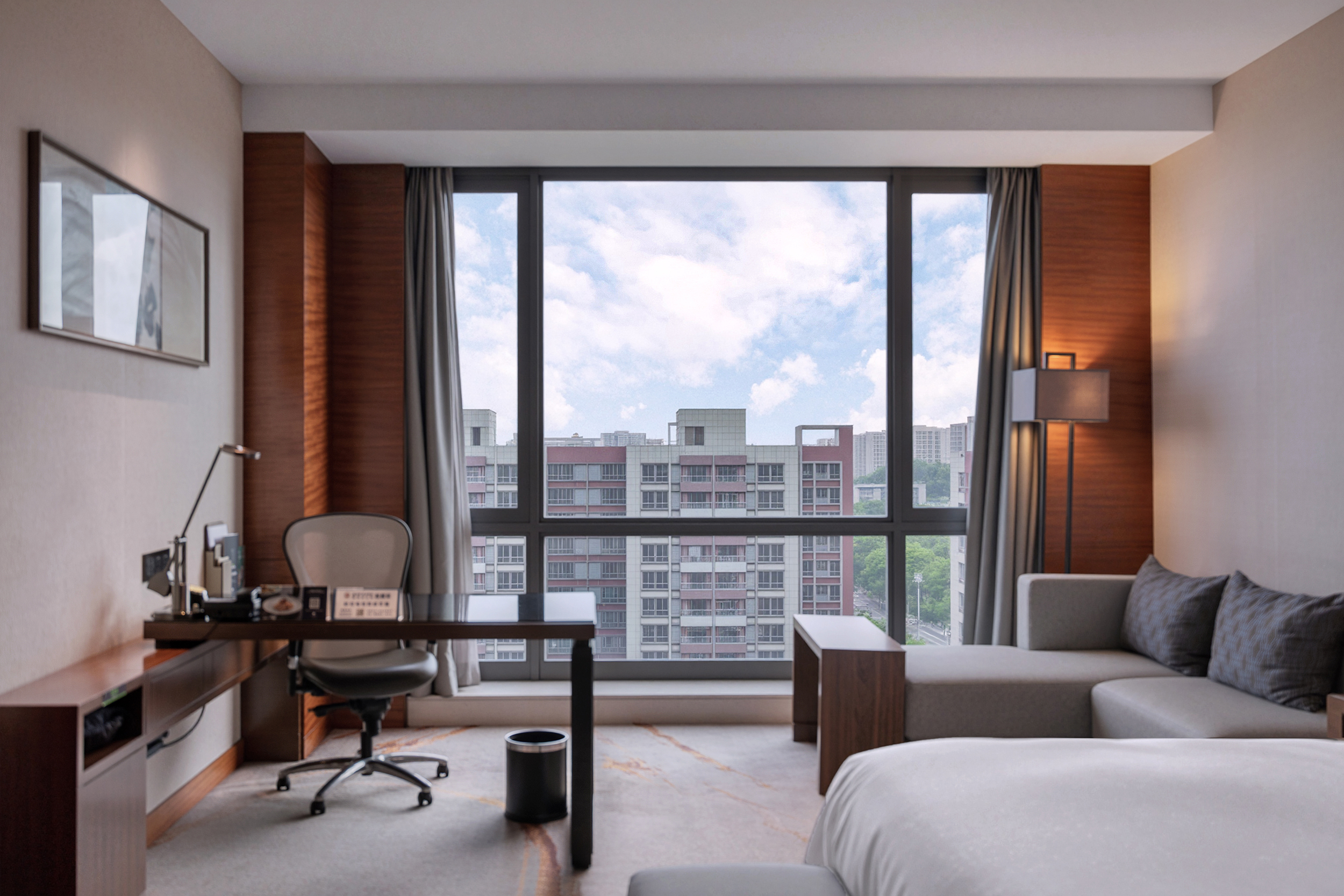 EXECUTIVE, KING BED, GARDEN VIEW