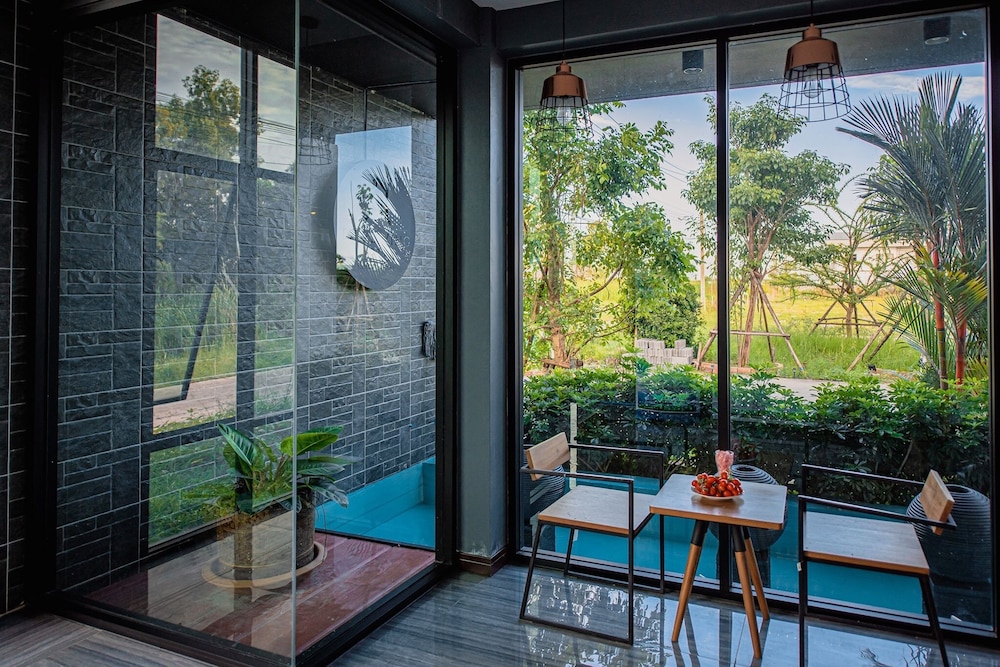 The Living Samut Prakan 24/50