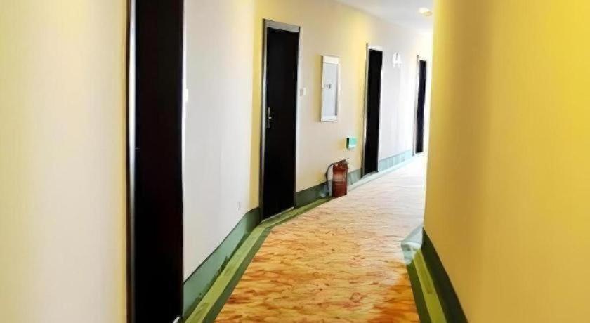 GreenTree Inn Qingdao Licang District Shuyuan Road Da Weng Plaza Express Hotel 38/50