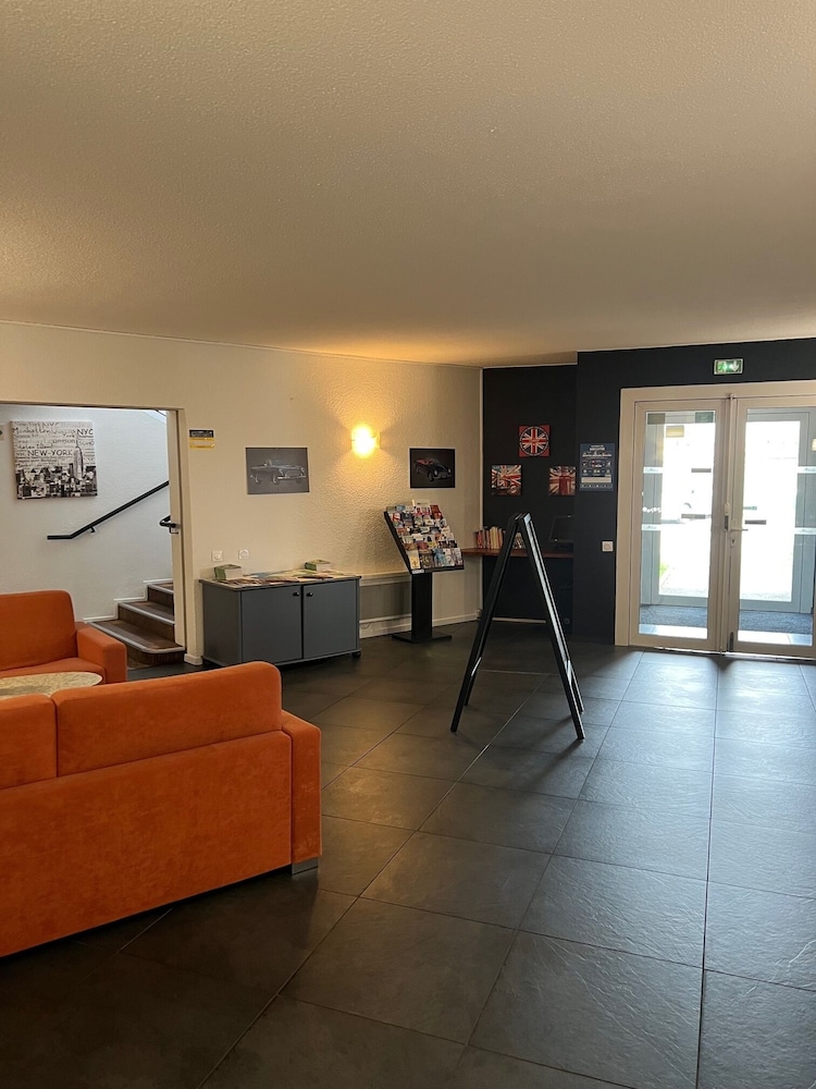 Logis Cottage Hotel 42/66