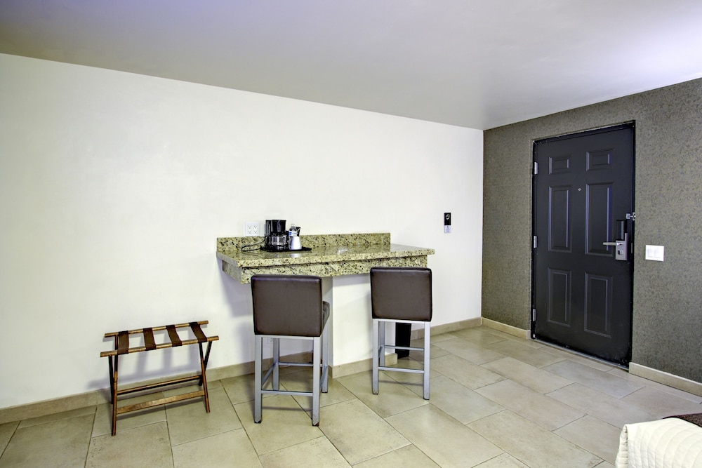 Hotel La Pinta 49/61