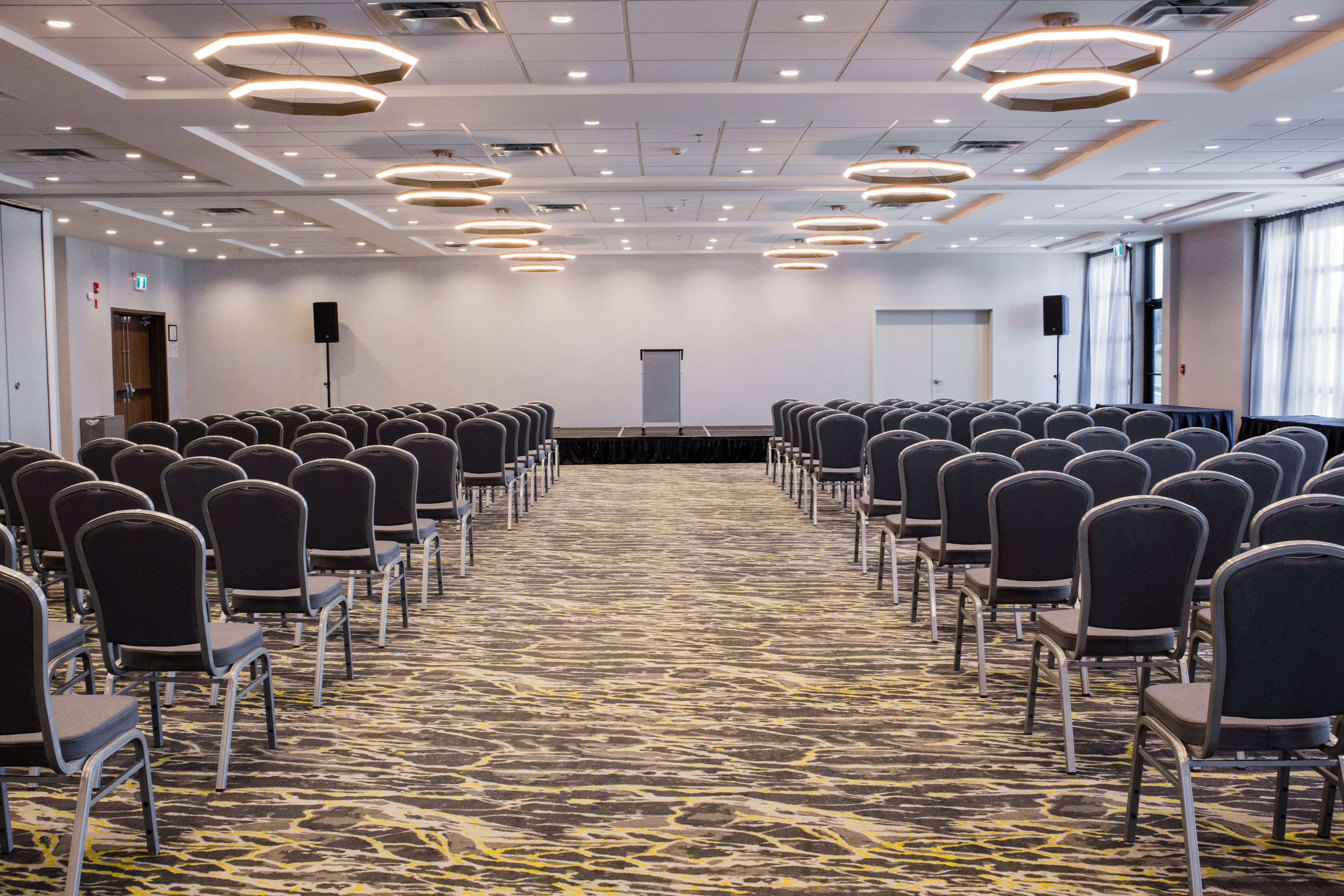 Holiday Inn Hotel Suites Calgary South Conference Ctr 64/73