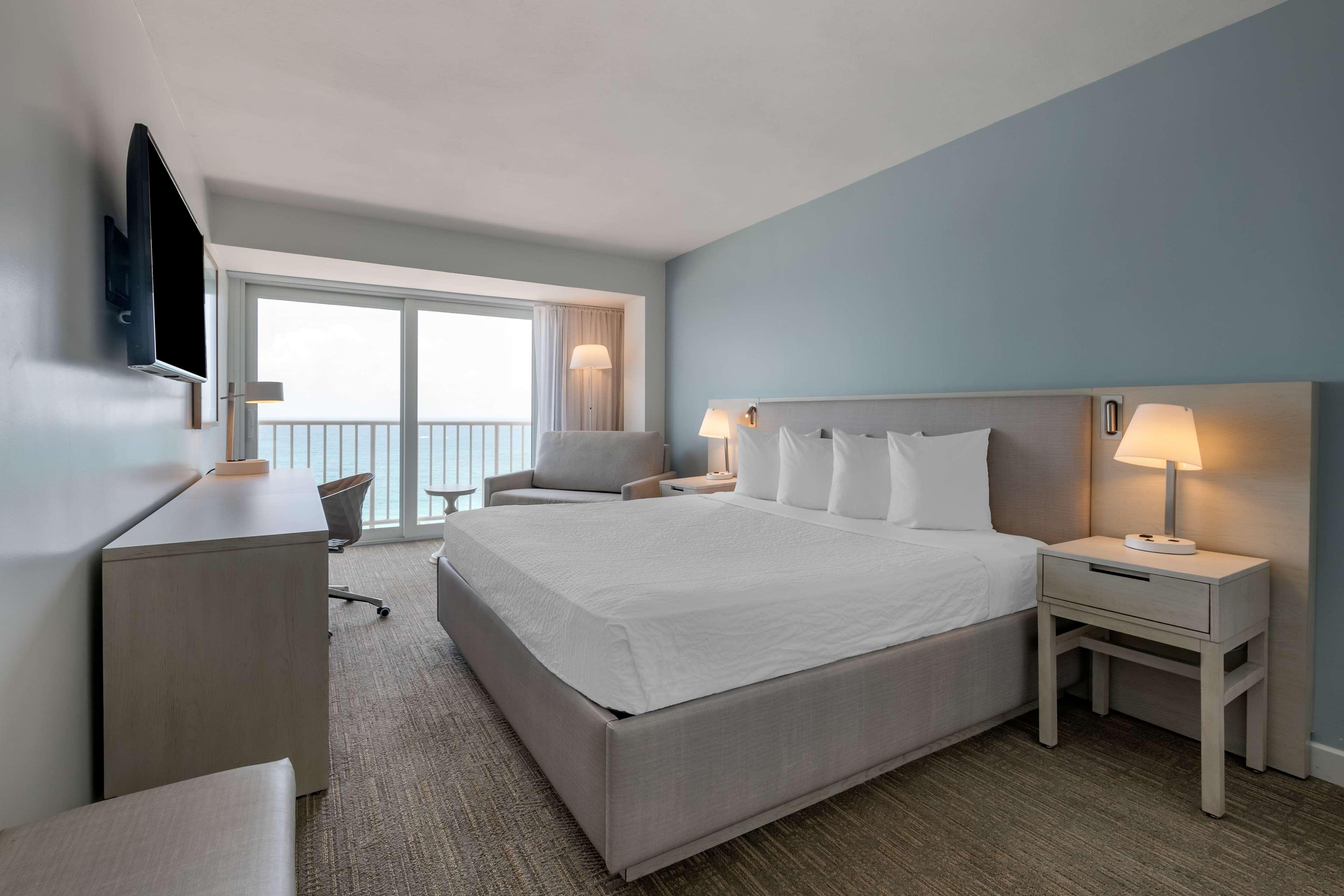ROOM, KING BED, OCEAN VIEW, SOFA, BLUE TOWER