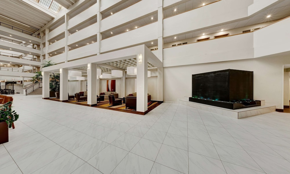 Embassy Suites By Hilton Milwaukee Brookfield 6/81