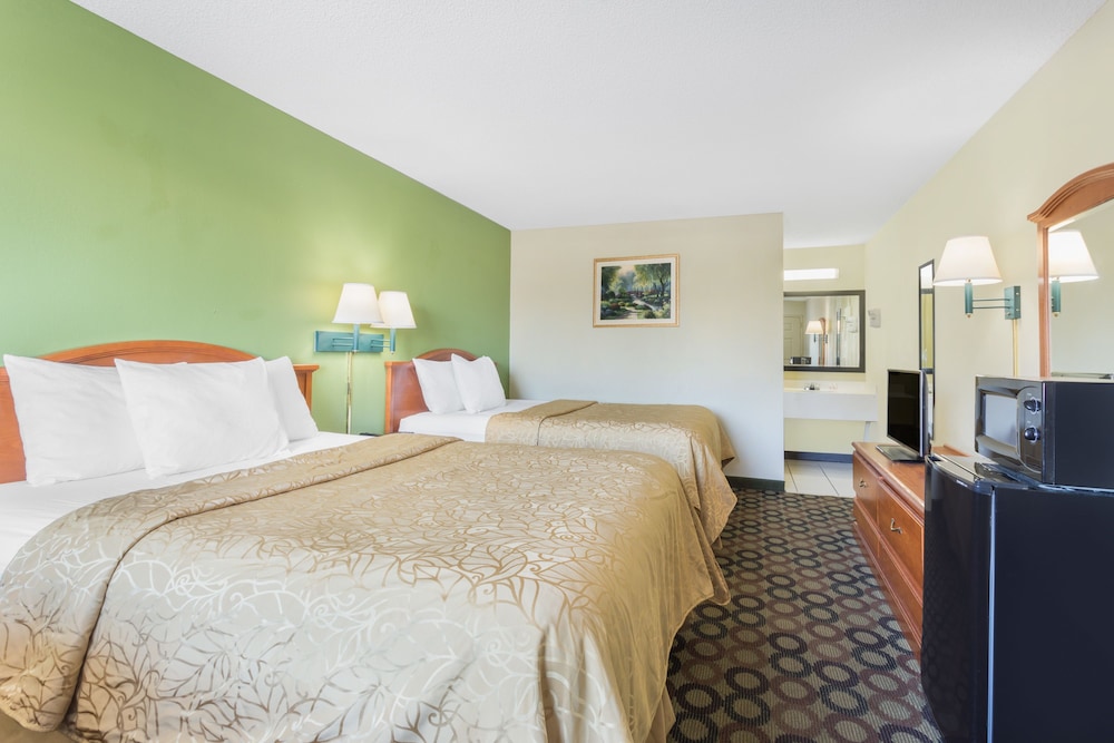 Economy Inn by OYO Ashburn I-75 12/54