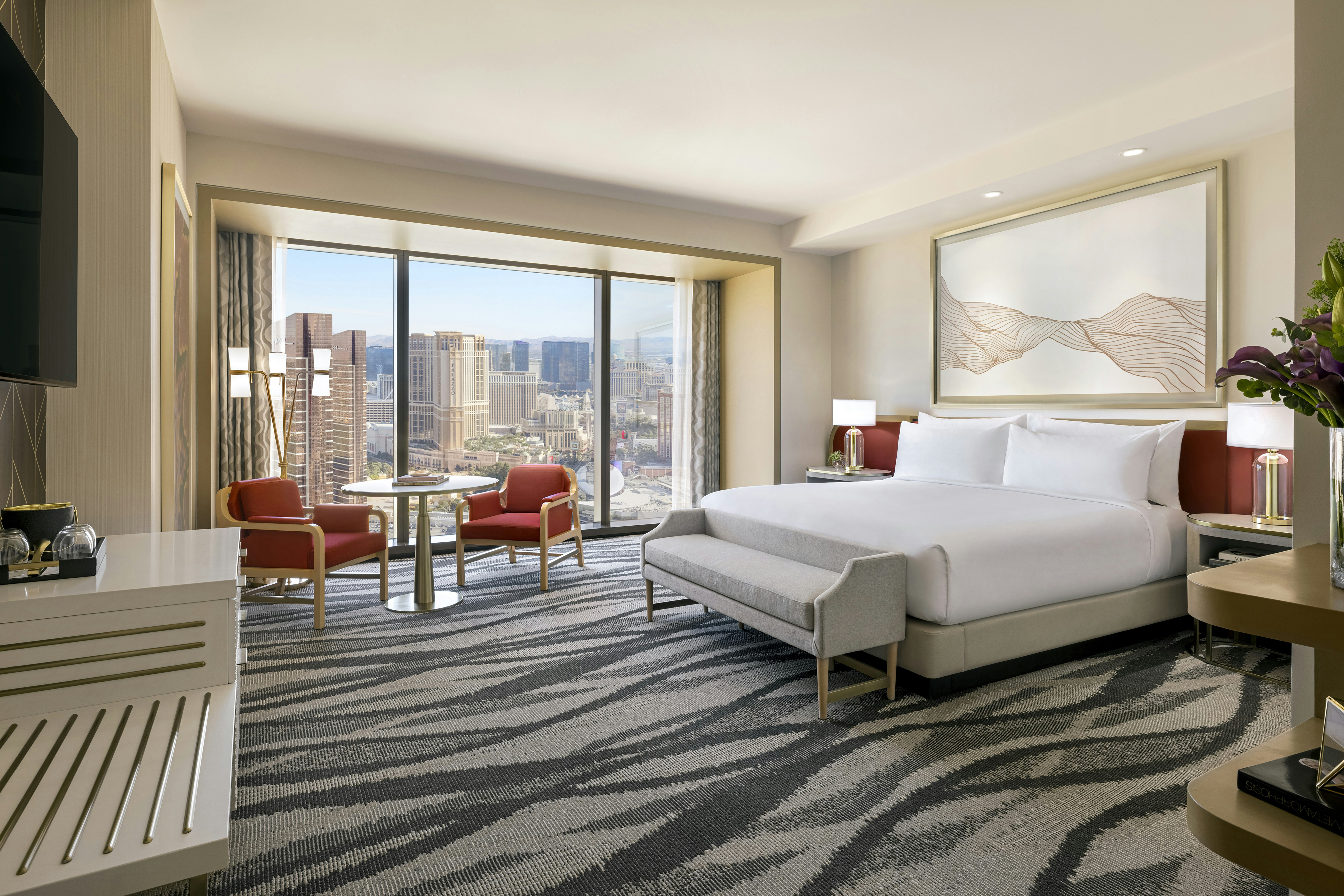 PREMIUM, KING BED, STRIP VIEW