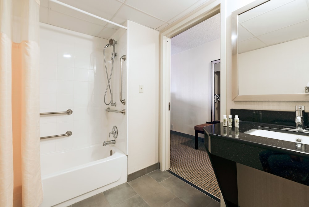 Days Inn by Wyndham Plattsburgh 35/37