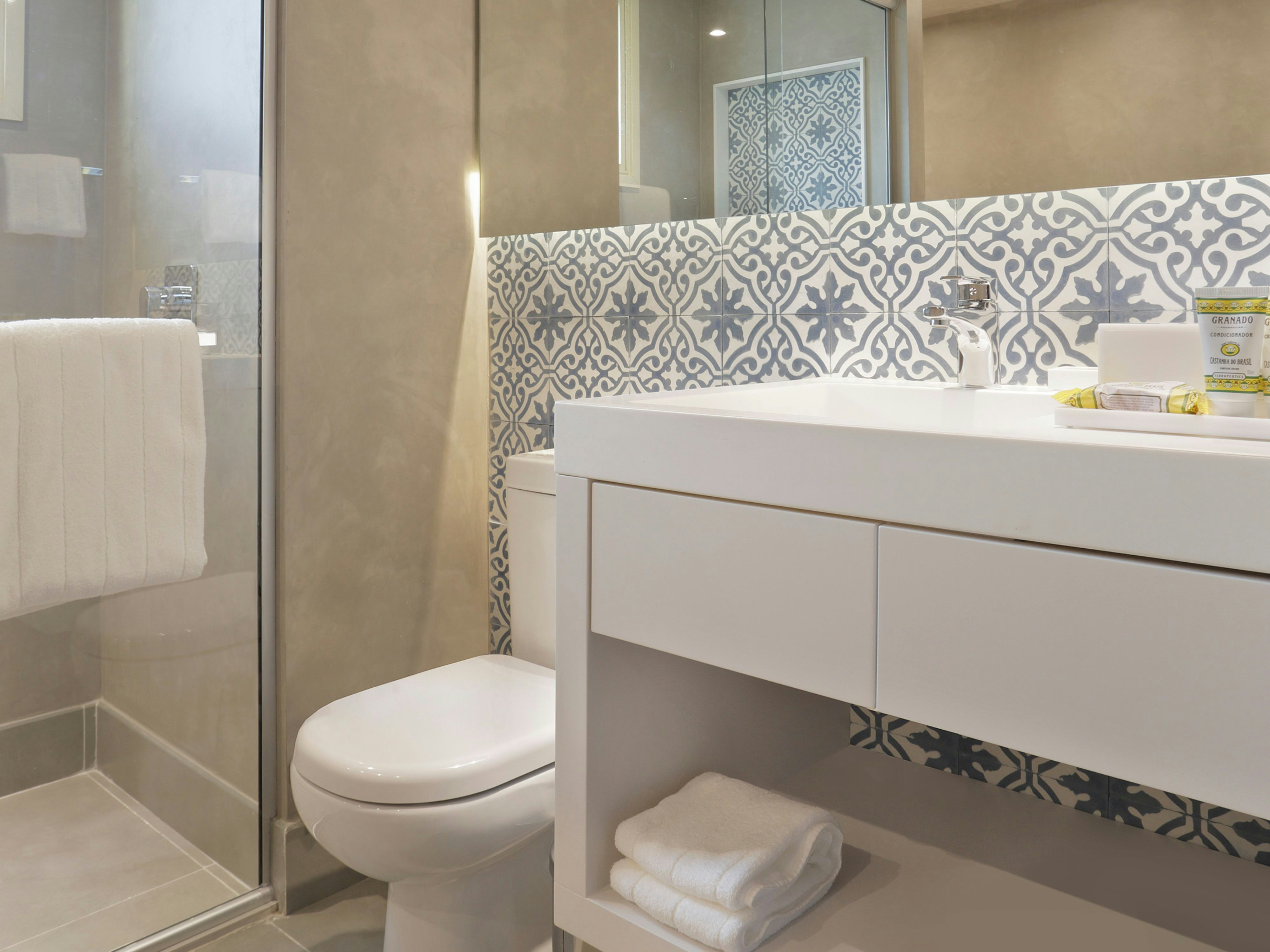Yoo2 Rio de Janeiro, Tapestry Collection by Hilton 40/42