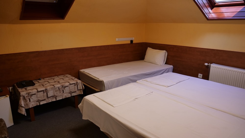 Attila Hotel 20/60