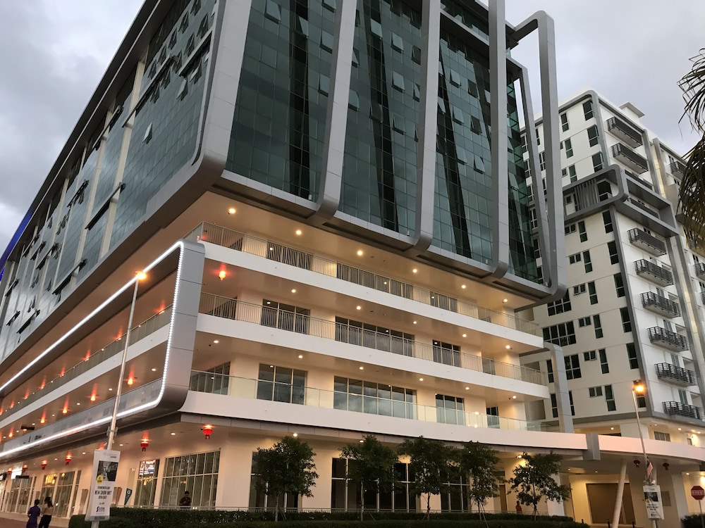 Sunset Seaview Vacation Condos Infinity Avenue Kota Kinabalu 2/50