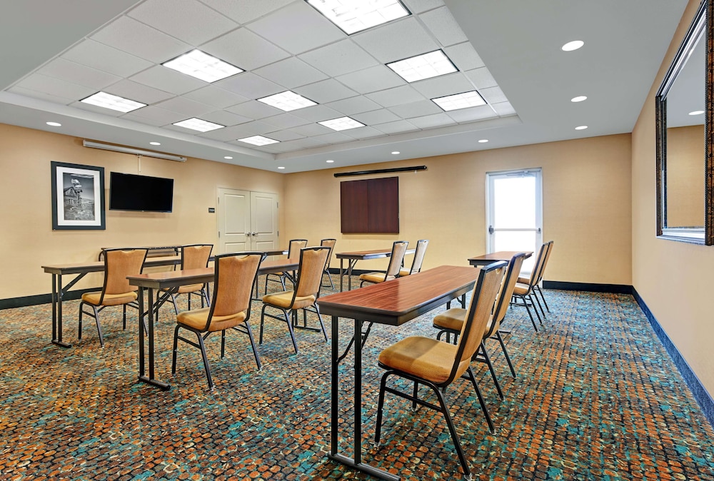 Hampton Inn Lordsburg 45/50