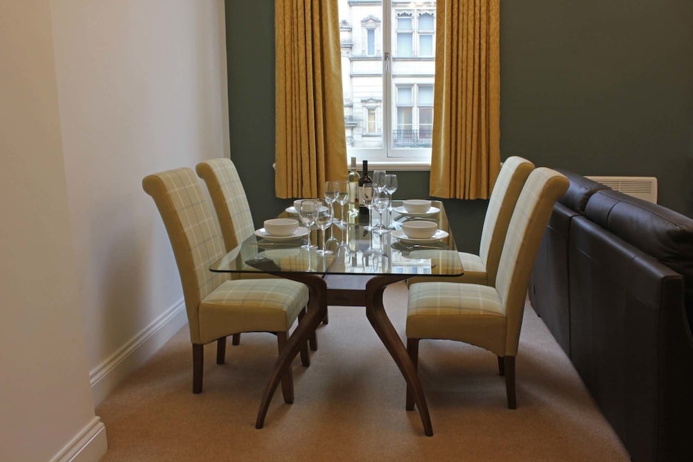 The Castle Collection - 25 Castle Street 24/29