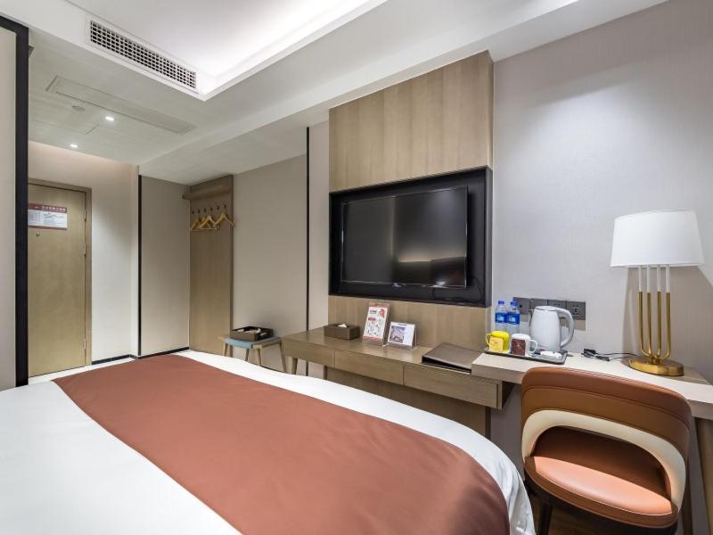 GreenTree Eastern Xuzhou High Speed Railway Station West Exit Station Hotel 53/60