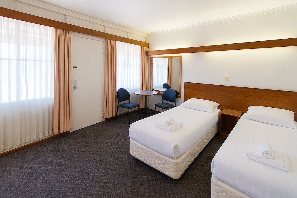 Blue Hills Motel 13/28