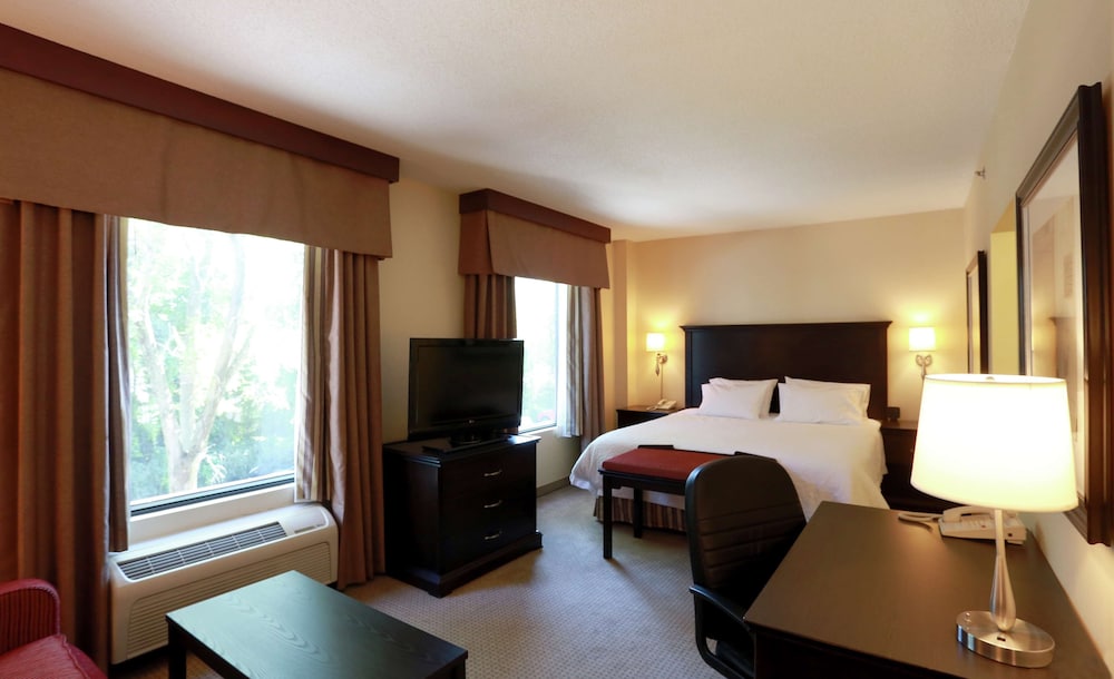 Hampton Inn and Suites by Hilton Laval 25/71