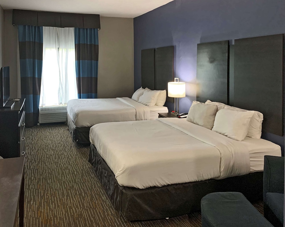 Comfort Inn & Suites Columbus North 10/35