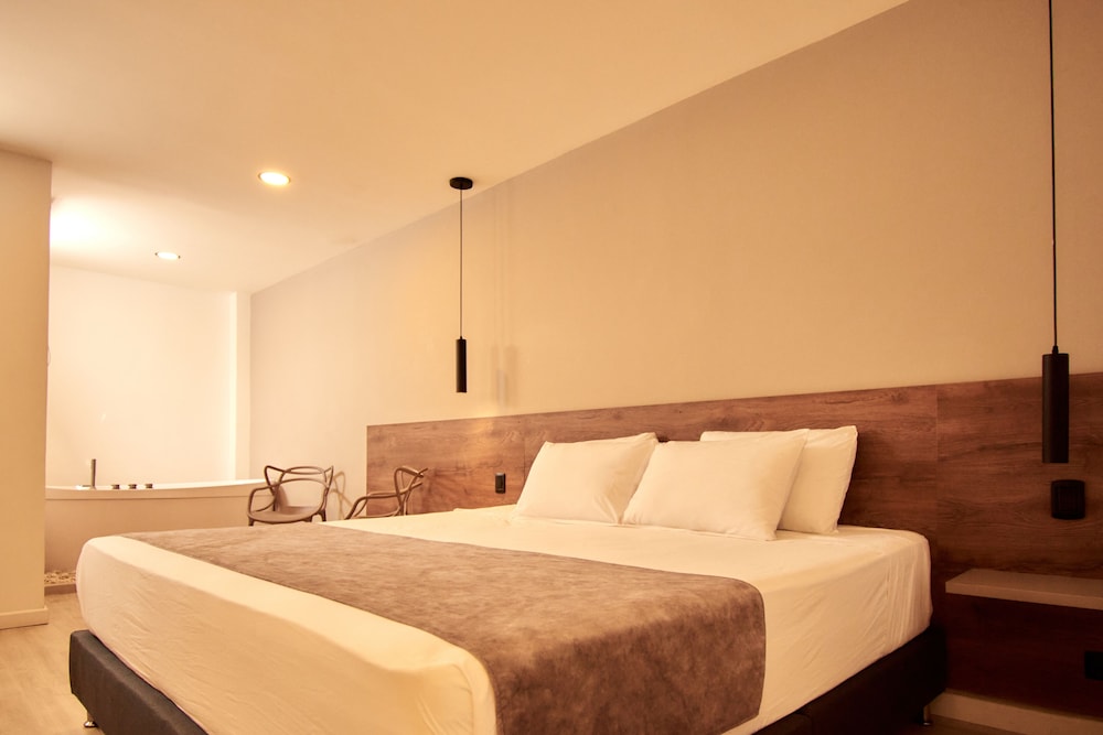 DELUXE, DOUBLE BED