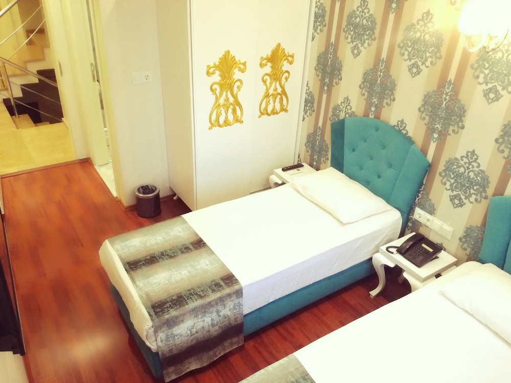 By Historial Hotel Due 9/35