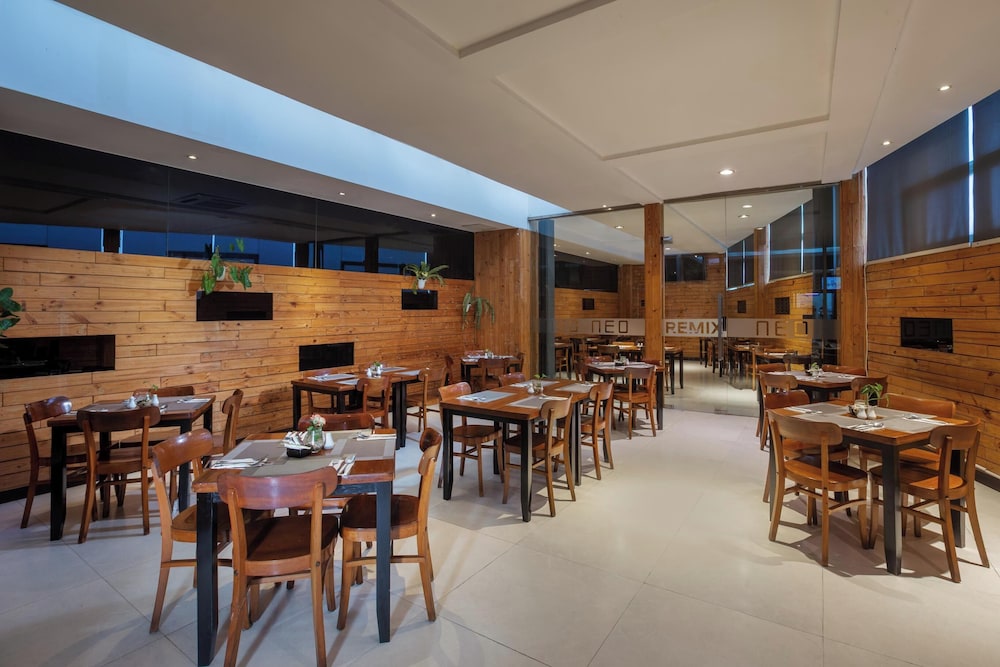 Hotel NEO Dipatiukur - Bandung by ASTON 24/34