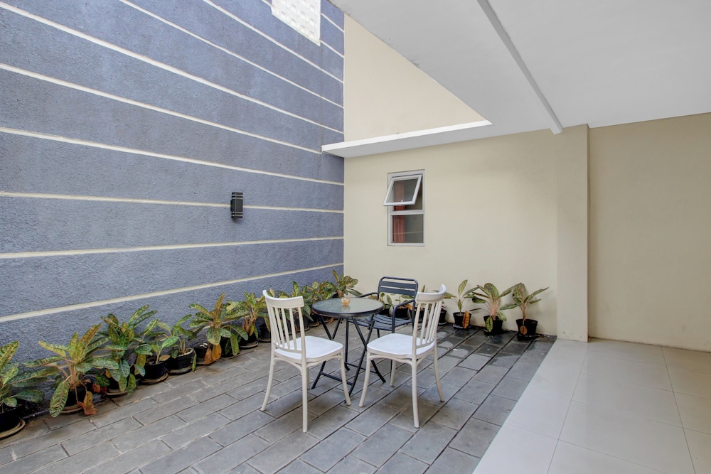 Hotel O near Taman Sriwedari formerly Indria Inn 24/42