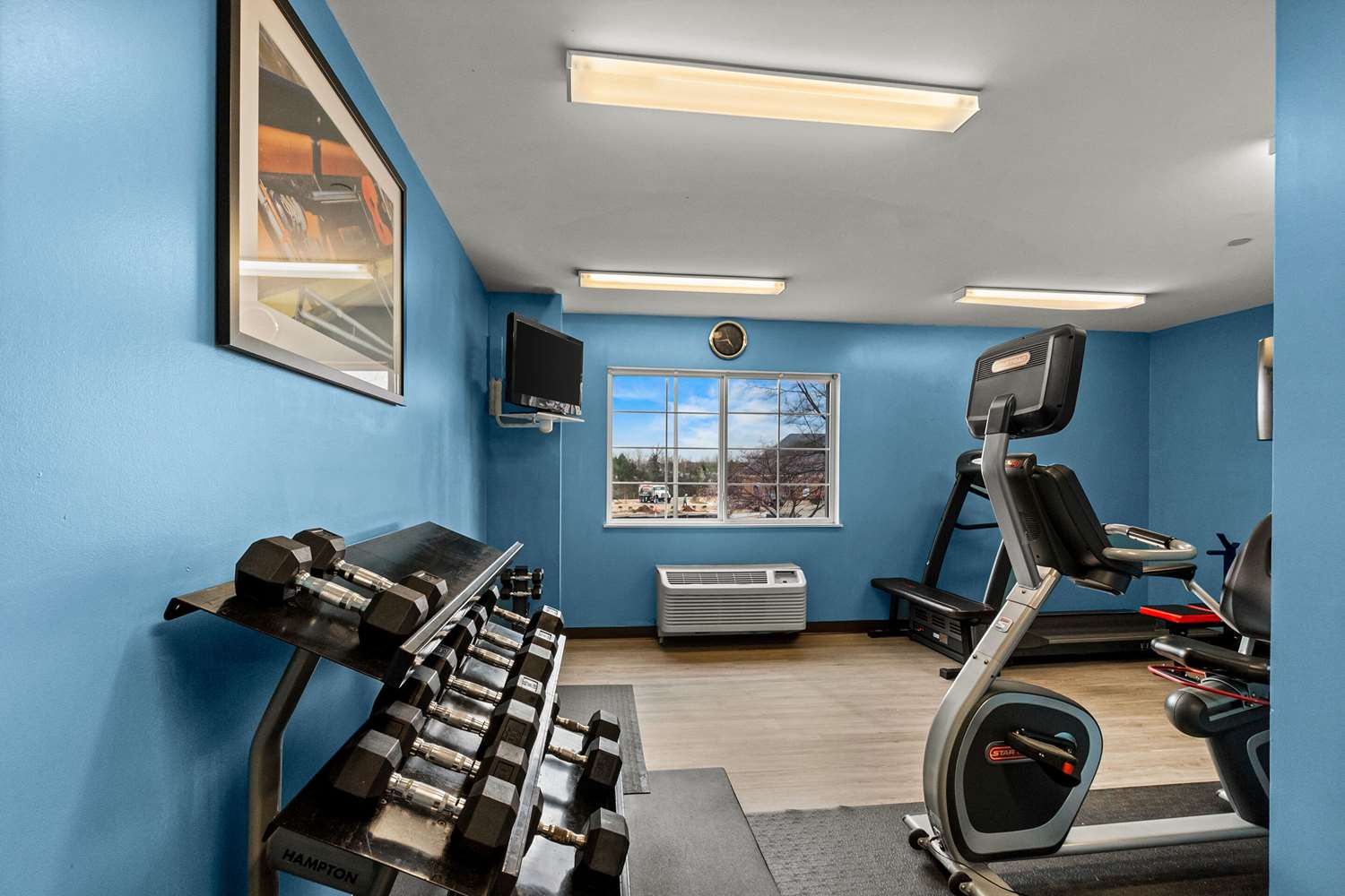 Suburban Studios Sterling - Washington Dulles 11/15