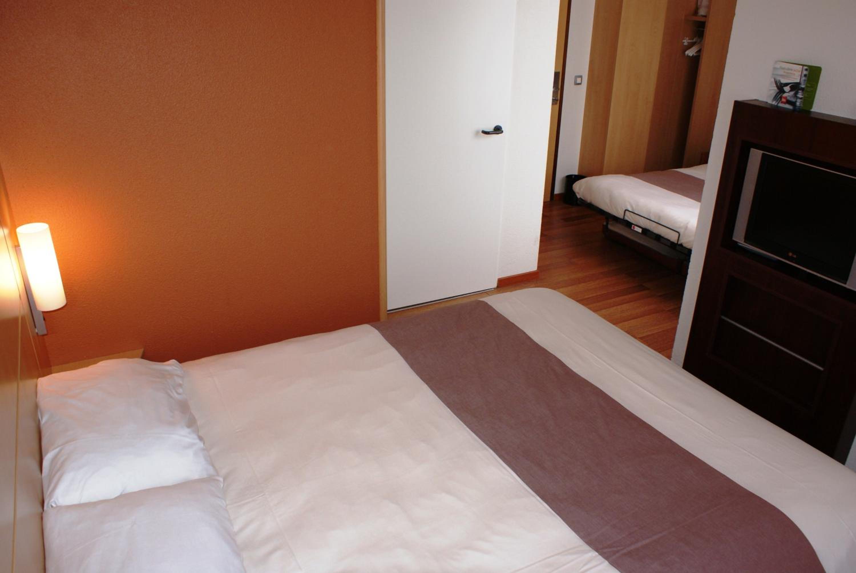 ROOM, DOUBLE BED, WITH EXTRA BED