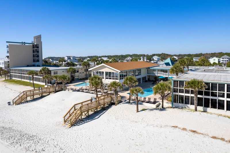 The Oceanfront Litchfield Inn 69/75