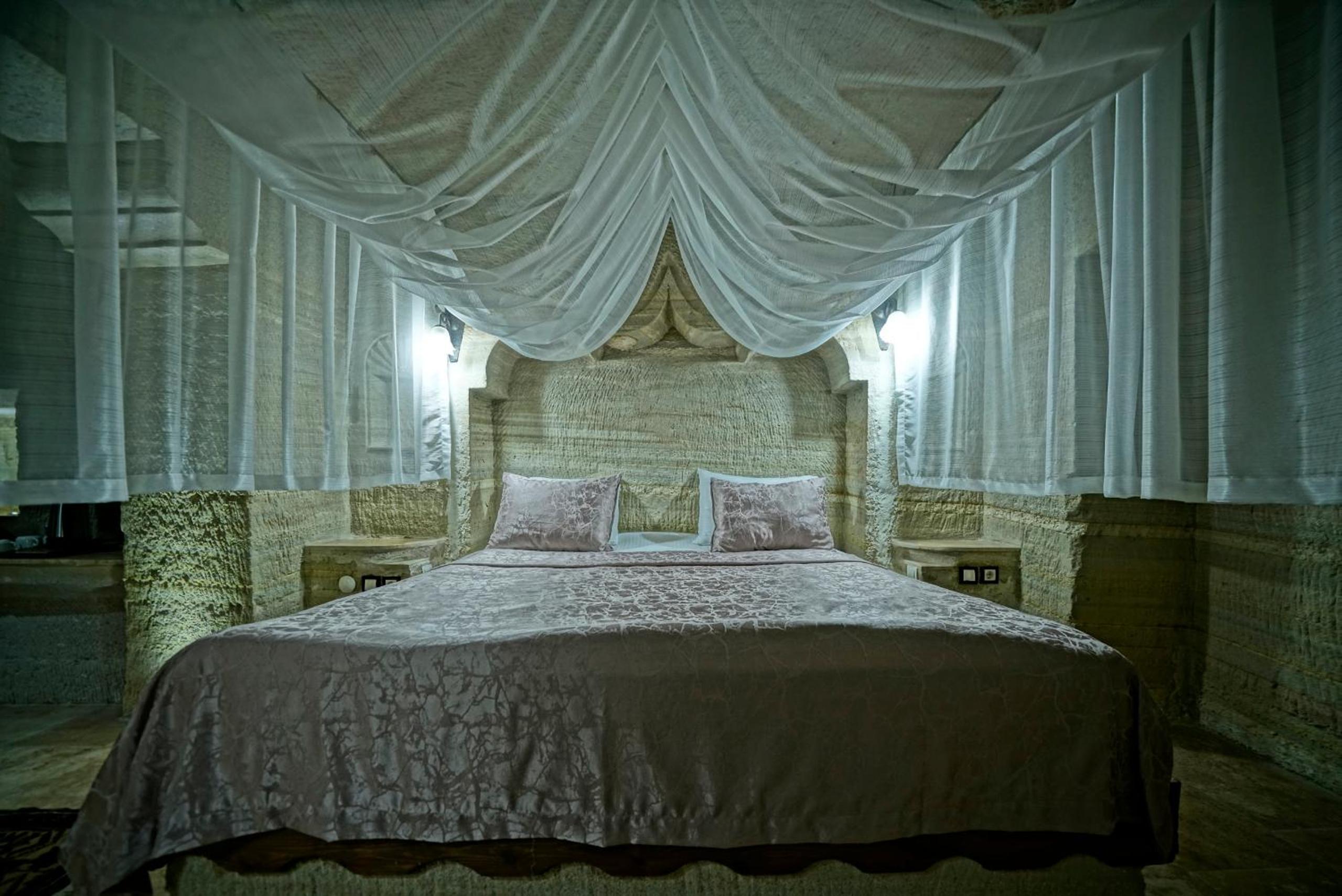 Cave, Junior Suite