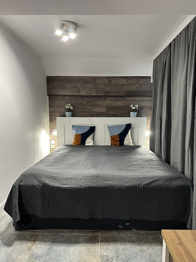 2 BEDROOMS, APARTMENT, 2 DOUBLE BEDS, COURTYARD VIEW