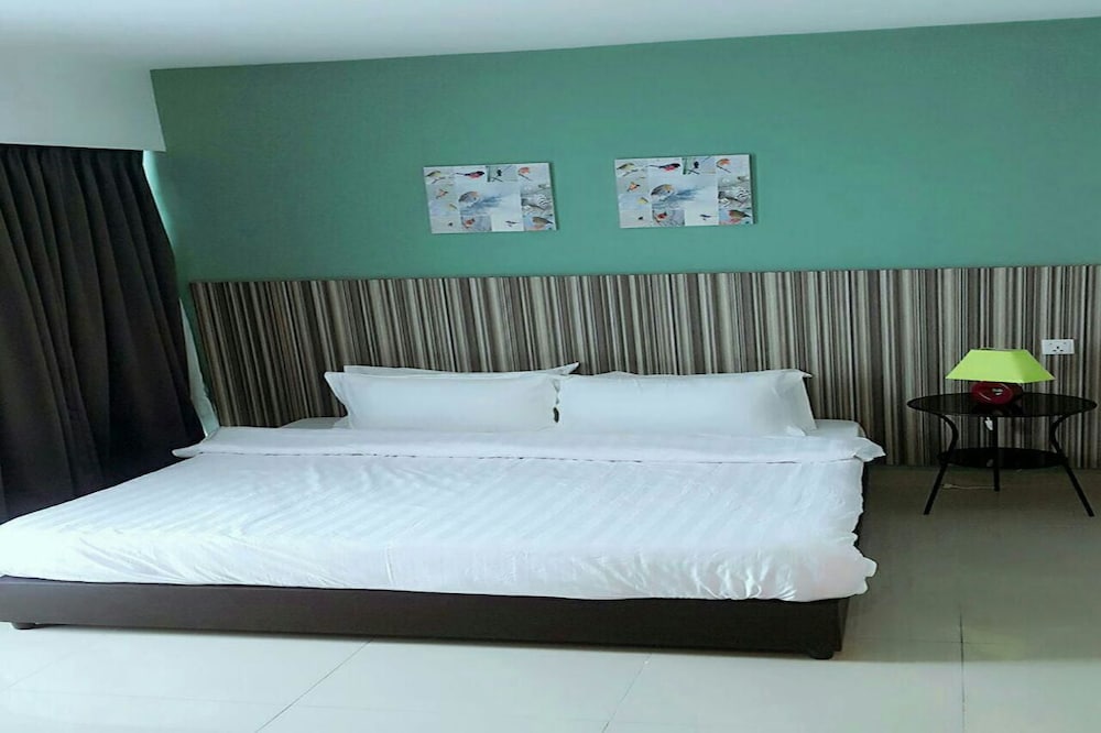 Dehouz – Trefoil Setia Alam Homestay 22/50