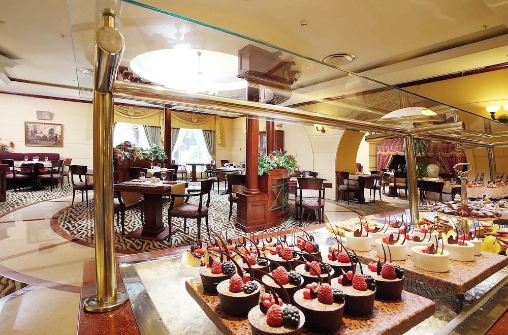restaurant cafeteria
