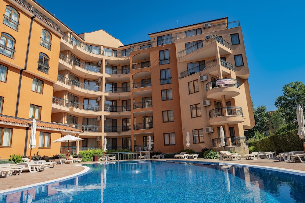 Efir Aparthotel 15/50