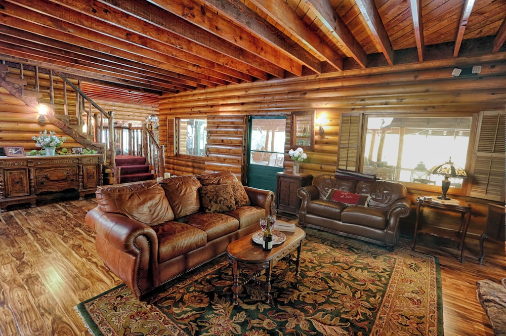 Gold Mountain Manor 29/48