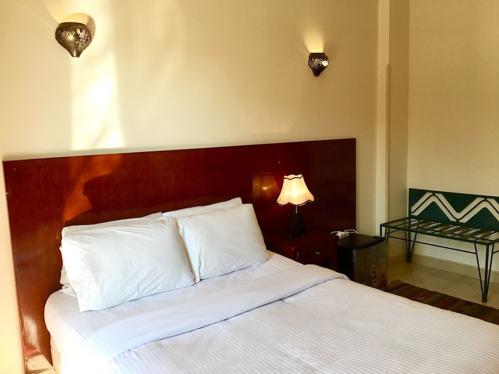 Memnon Hotel Luxor 11/50