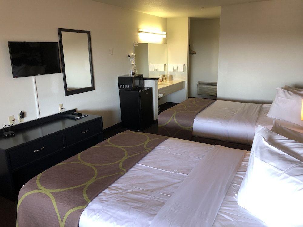 Super 8 By Wyndham Fernley 2/25