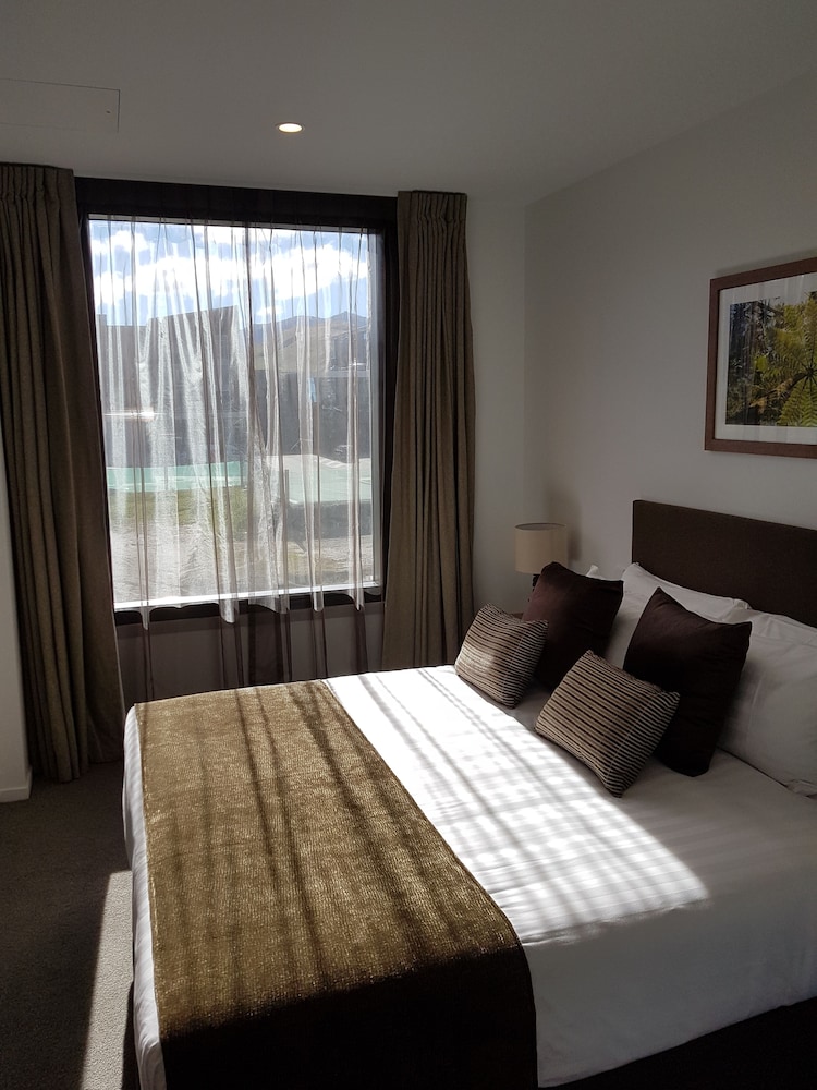 ROOM, KING BED