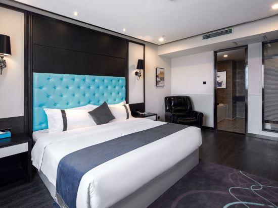 Deluxe, Suite