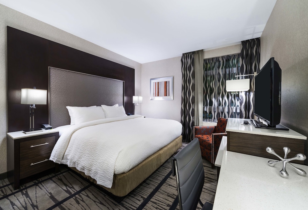 Fairfield Inn Suites Boston Cambridge 10/38
