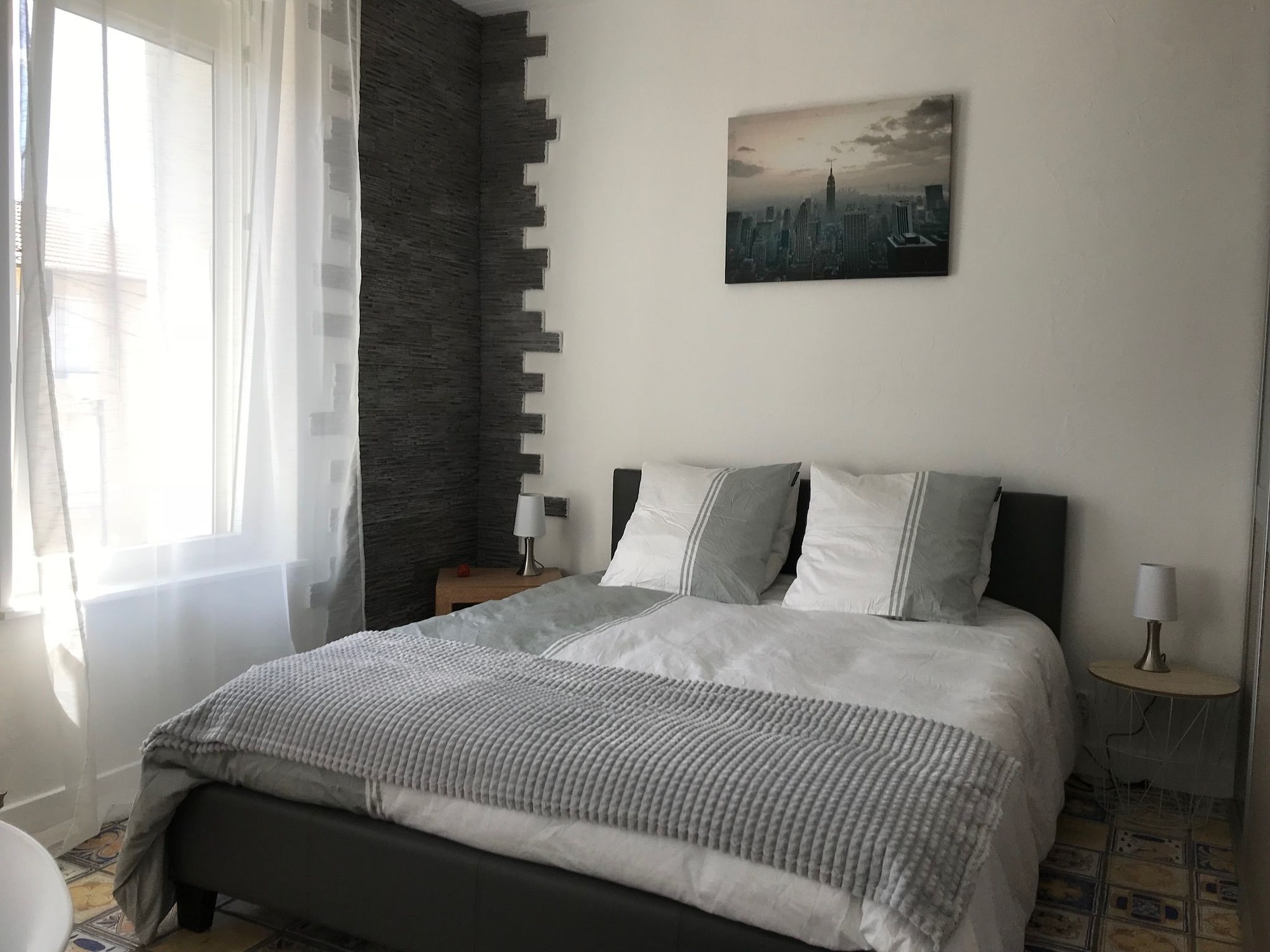 City, House, 2 Queen Beds, Sofa
