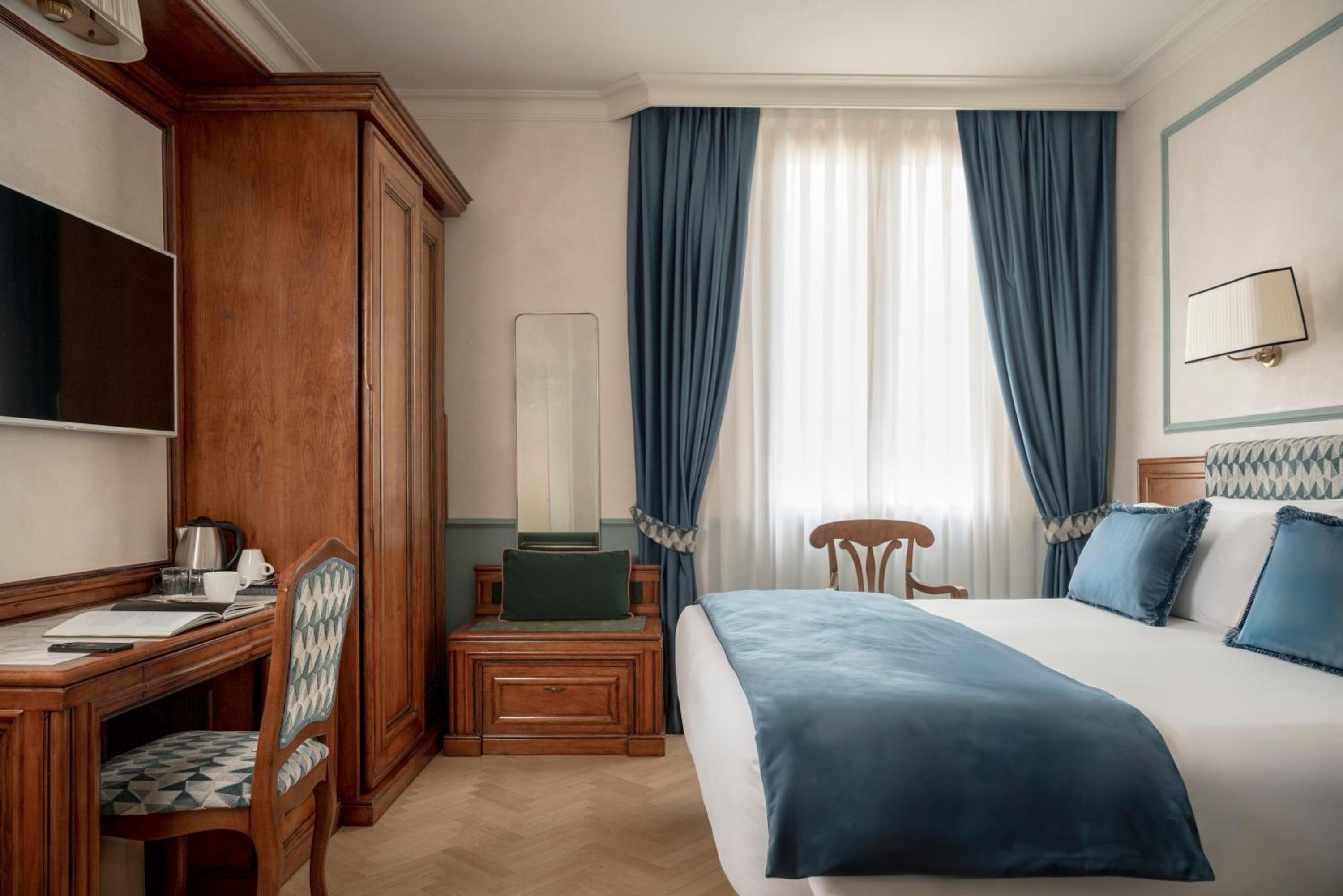 Room, Queen Bed