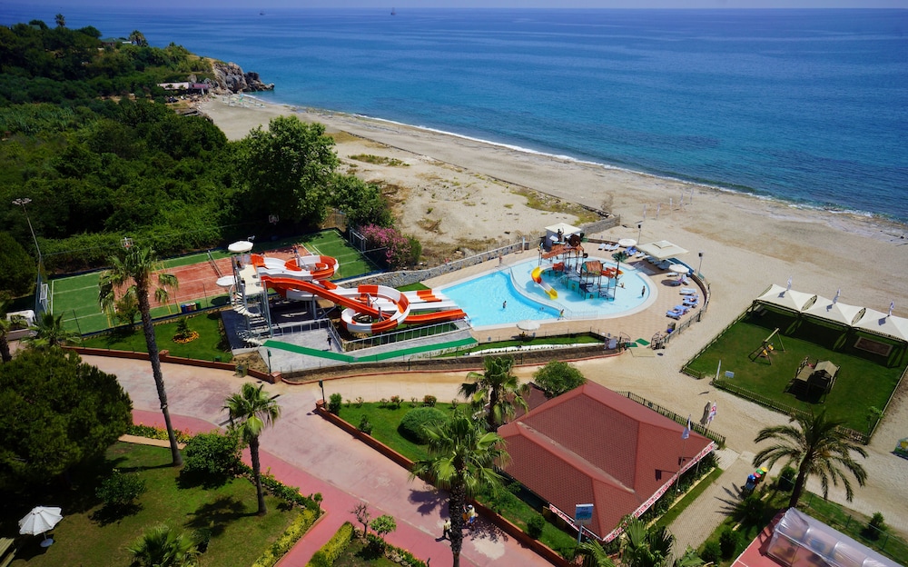 Family Life Pascha Bay Hotel 44/50