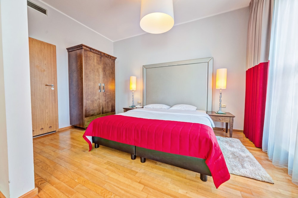 1 BEDROOM, SUPERIOR