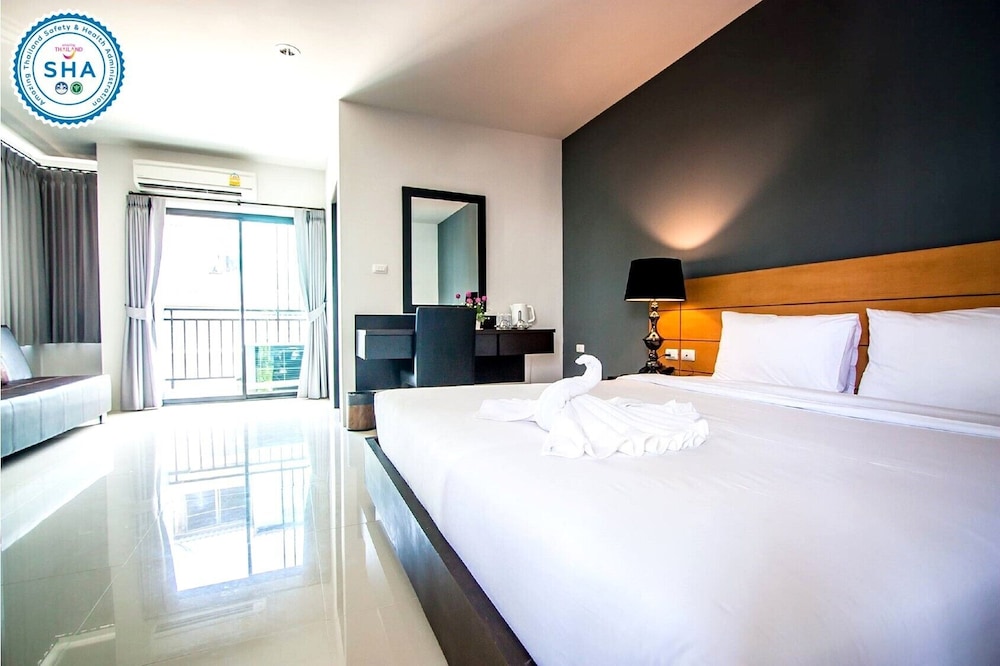 DELUXE, DOUBLE BED
