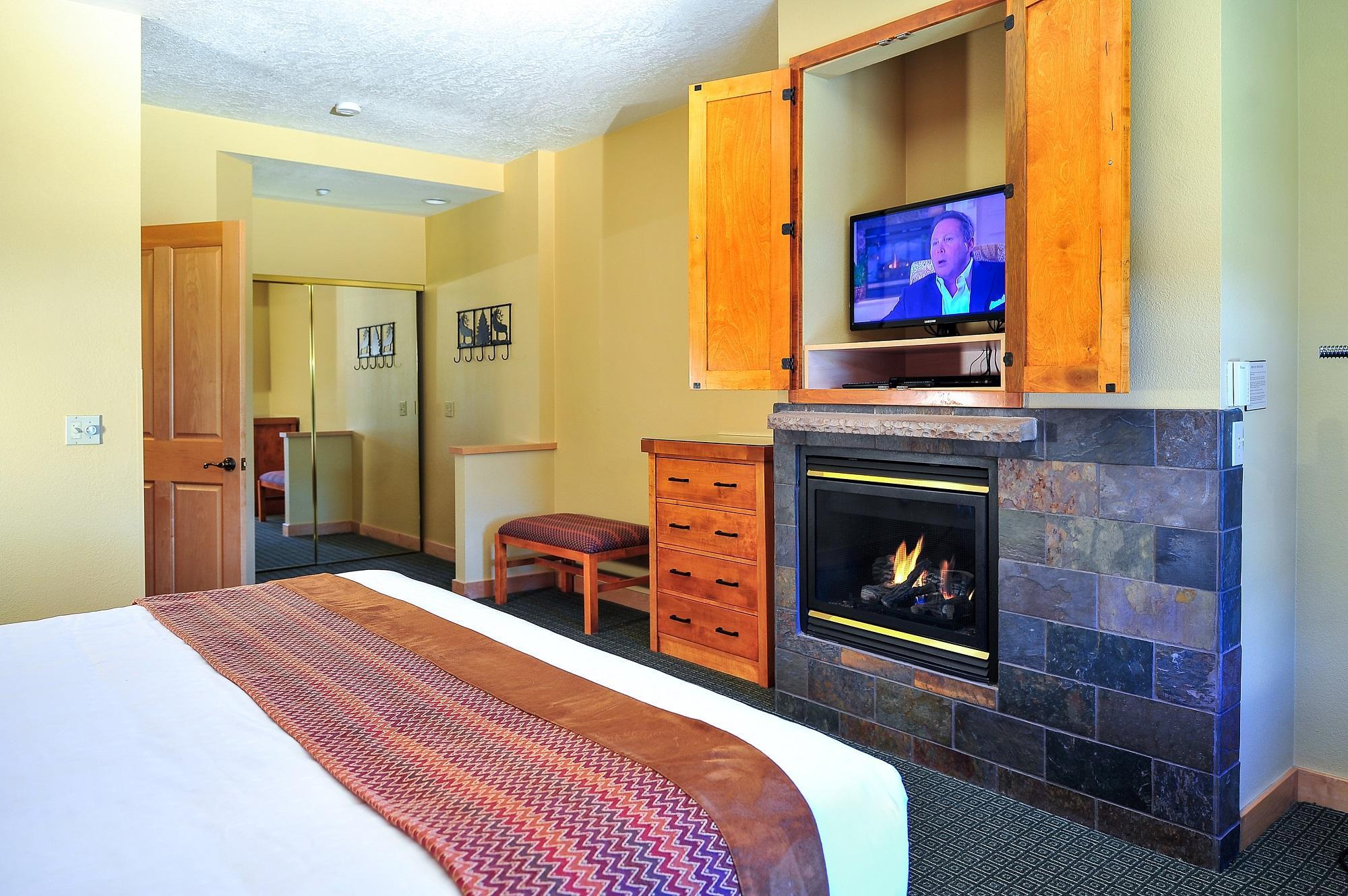 Studio, King Bed