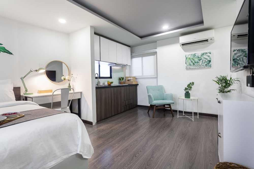 La Regatta Boutique Residences 6/72