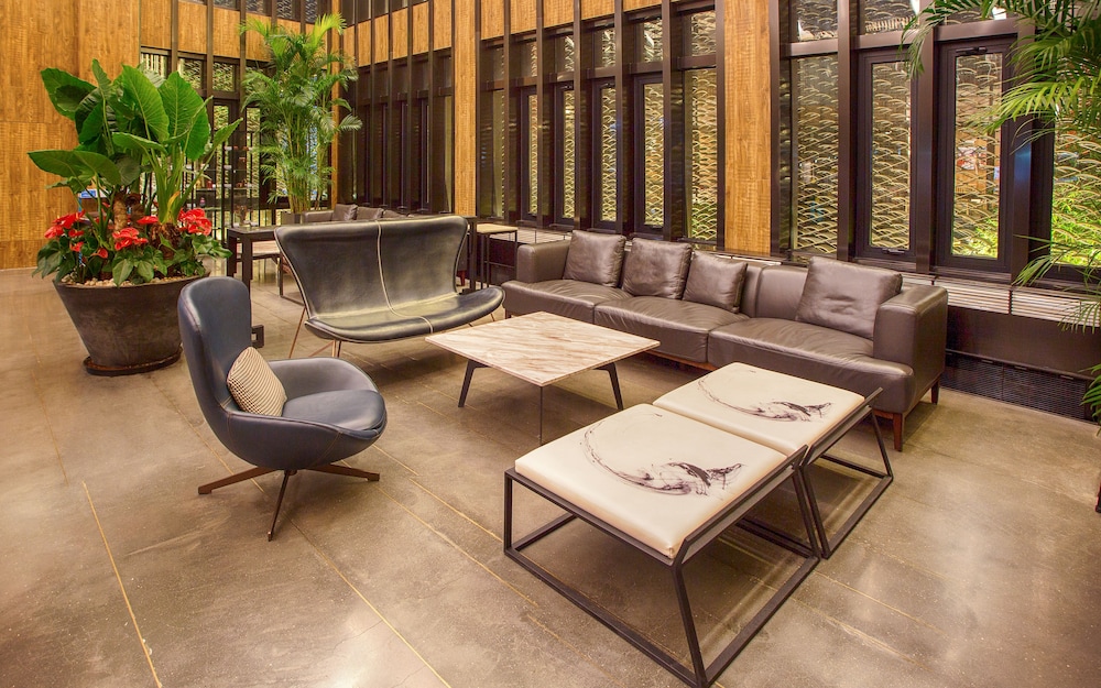 Shanghai Linyin Holiday Hotel 46/71