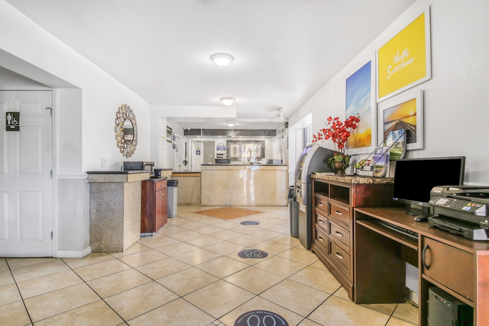 Econo Lodge Daytona Beach - Speedway 8/48