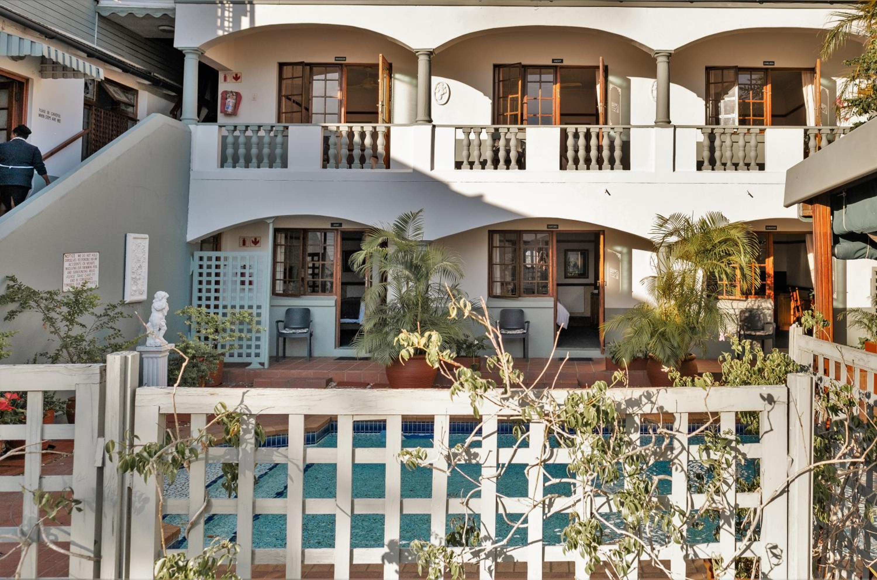 Devereux Lodge and Villas 1/15