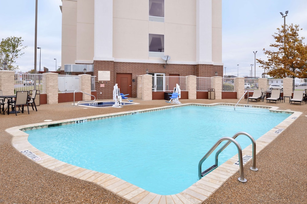 Hampton Inn Suites Greenville 3/44