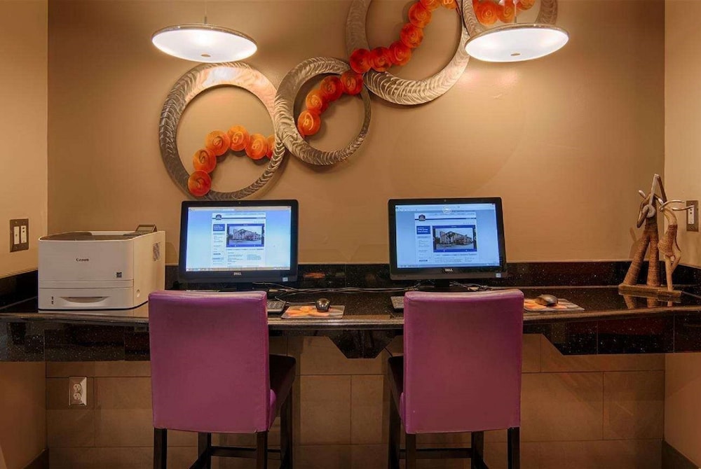 Days Inn & Suites By Wyndham Bonita Springs North Naples 20/28